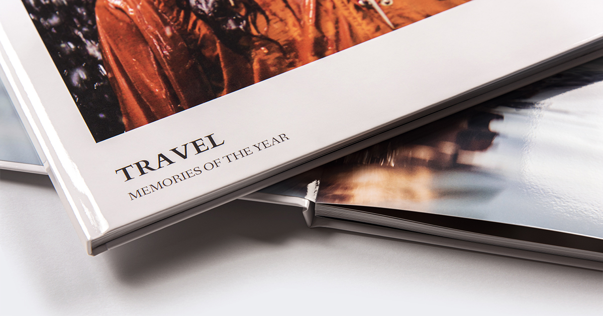 Dans quels cas privilégier la finition brillante pour son livre photo ?-1